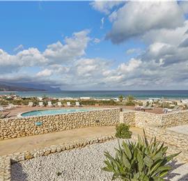 2 bedroom seaside apartments with shared pool, sleeps 4-5